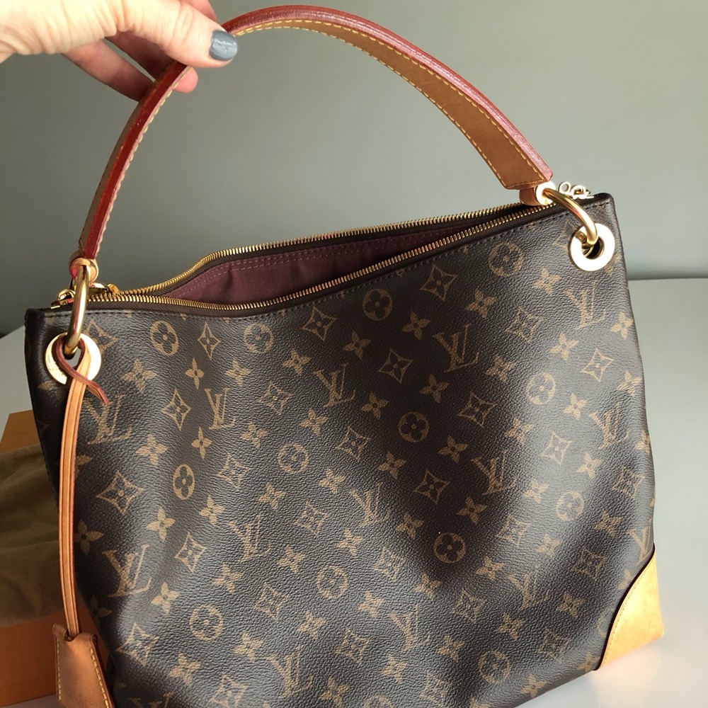 LV authentic Berri MM Handbag in monogram